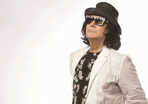 Renato Zero, il nuovo album e l'appello ai giovani: "Spegnete la tv e scendete in piazza..."