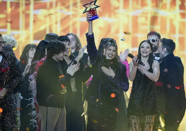 Le Pagelle padre e figlia Monina sulla finale di X Factor: Sarafine vince e stravince (ma il "suo" Fedez &egrave; il peggiore), Ambra dorme e Morgan e Dargen...