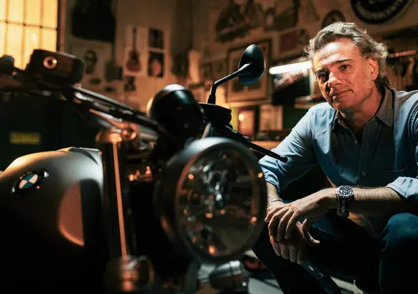 Parodi contro l'albero di Natale Gucci: "Cag*ta da maranza, perch&eacute; non con le auto Euro 5 o le moto Euro 1 rottamate da Sala?"