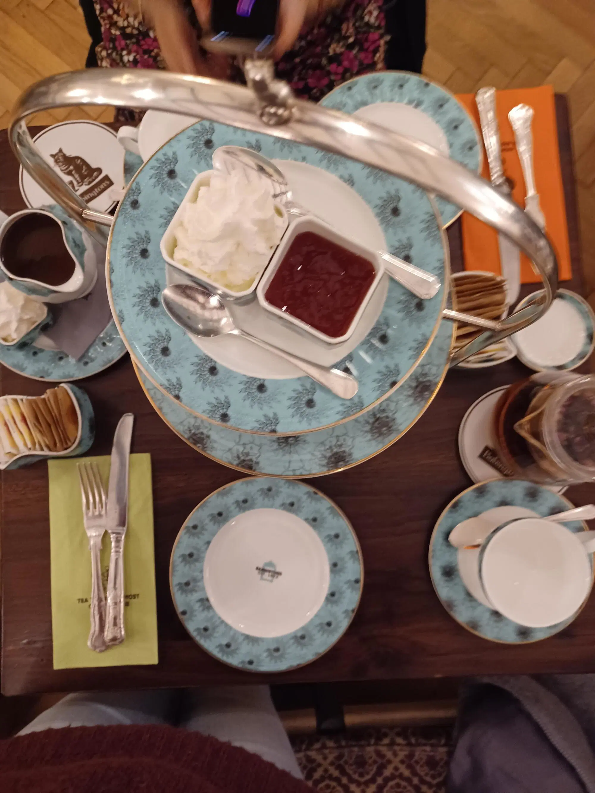 Un t&egrave; alla Babington's Tea Room di Roma