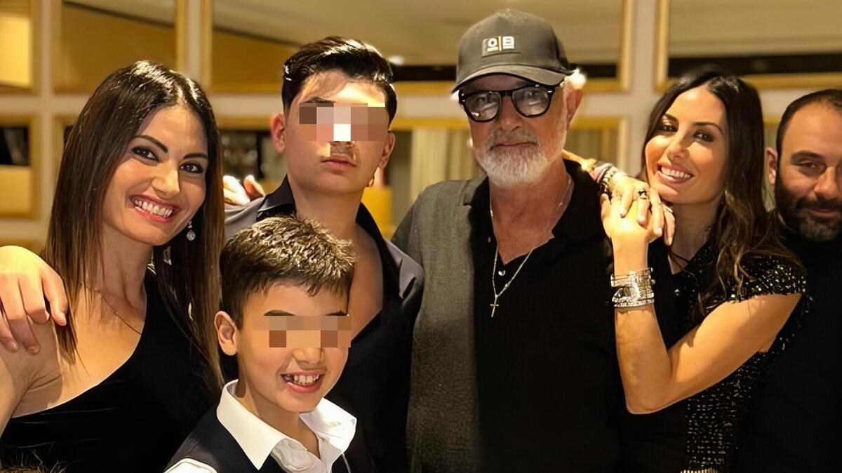Elisabetta Gregoraci e Flavio Briatore insieme a Nathan Falco a cena