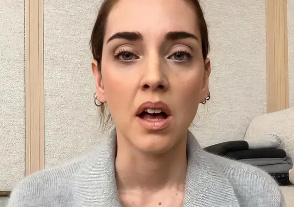 L&rsquo;armocromista di Elly Schlein su Chiara Ferragni: &ldquo;Per simulare dispiacere il grigio &egrave; l&rsquo;ideale. Io avrei...&rdquo;. L&rsquo;analisi di Enrica Chicchio del video di scuse sul caso pandoro Balocco