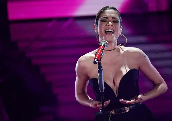 Elodie non cambiare mai, il bambinello di D&rsquo;Agostino che va a ruba, Stash il pap&agrave; pi&ugrave; bello del Festival, la Cuccarini che affronta la Pettinelli&hellip; A tutto gossip con Alessi