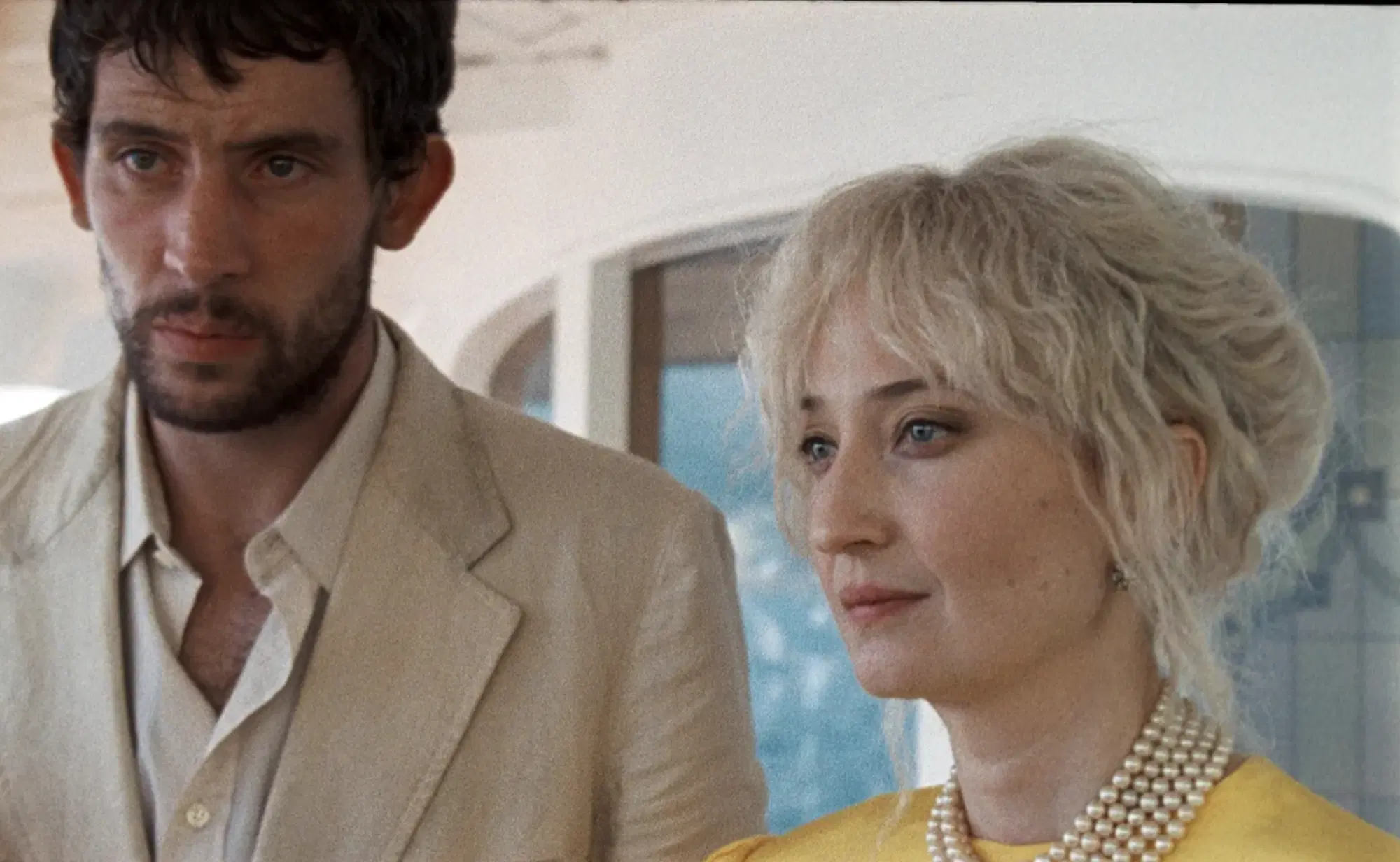 Josh O'Connor e Alice Rohrwacher ne La Chimera