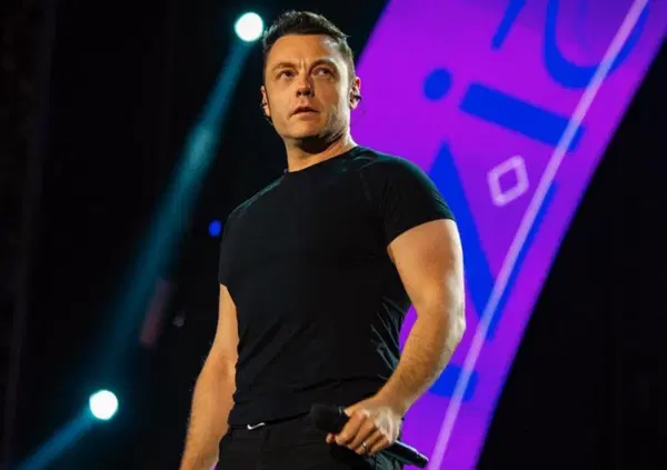 Tiziano Ferro, dopo il marito, divorzia dal manager storico. C'&egrave; chi dice voglia mollare la musica, ma Cremonini insegna...