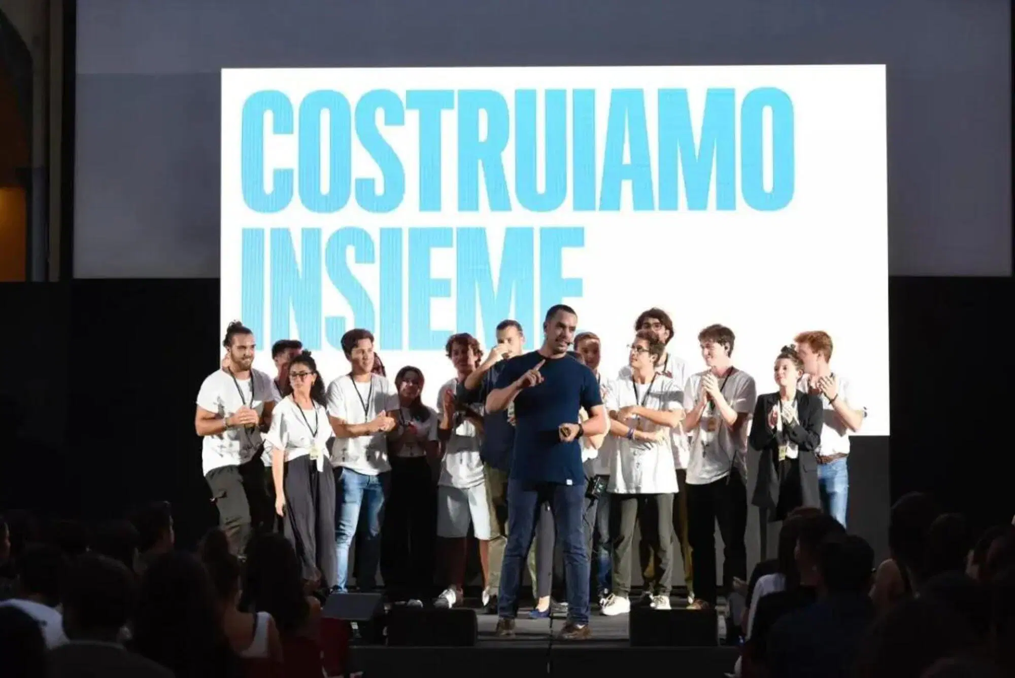 Nos, il "media-partito"