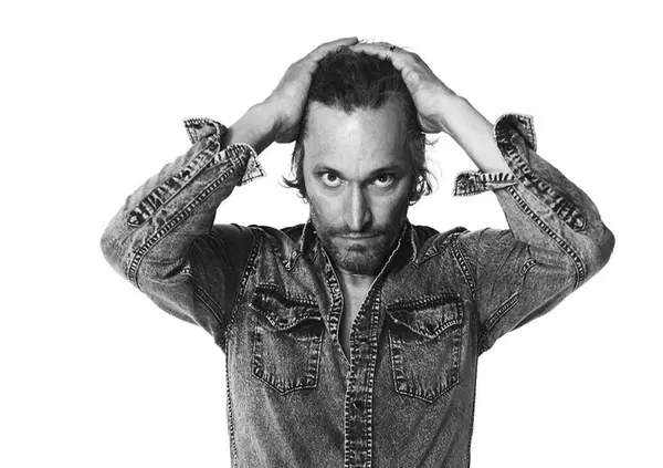 Non rompete il caz*o a Vincent Gallo: accusato di molestie, ma dove finisce l'arte e inizia la violenza?