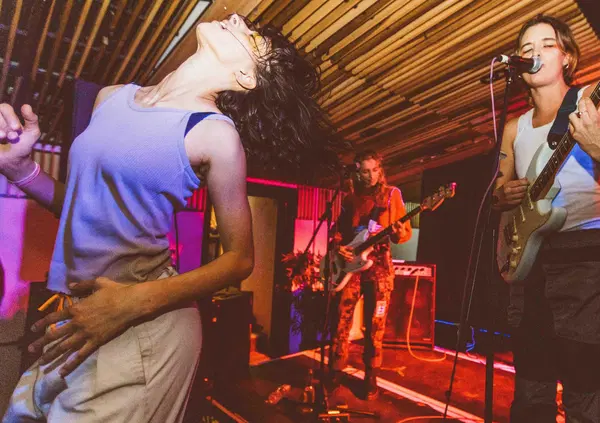 Basta musica, maestro? Pitchfork che finisce dentro Gq &egrave; un cavallo a cui il cowboy sta per sparare perch&eacute; si &egrave; azzoppato: &egrave; la morte dell'approfondimento?