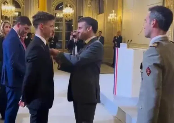 Ora &egrave; cavaliere, ma urge un cavallo veloce. Fabio Quartararo nominato Chevalier de la L&eacute;gion d'Honneur da Macron