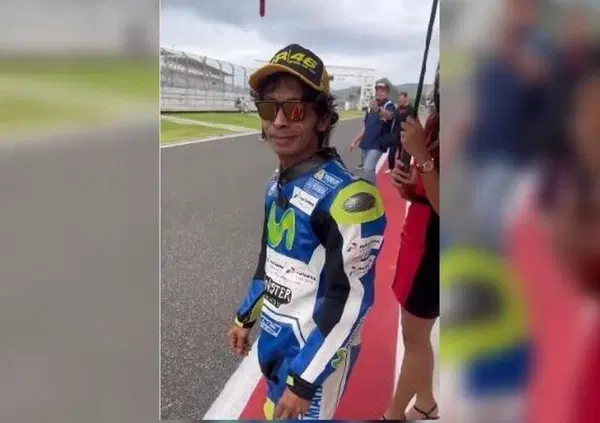 Ecco chi &egrave; Zakki Haiqal, lo strampalato sosia di Valentino Rossi che ormai ha "catturato&rdquo; anche il vero 46