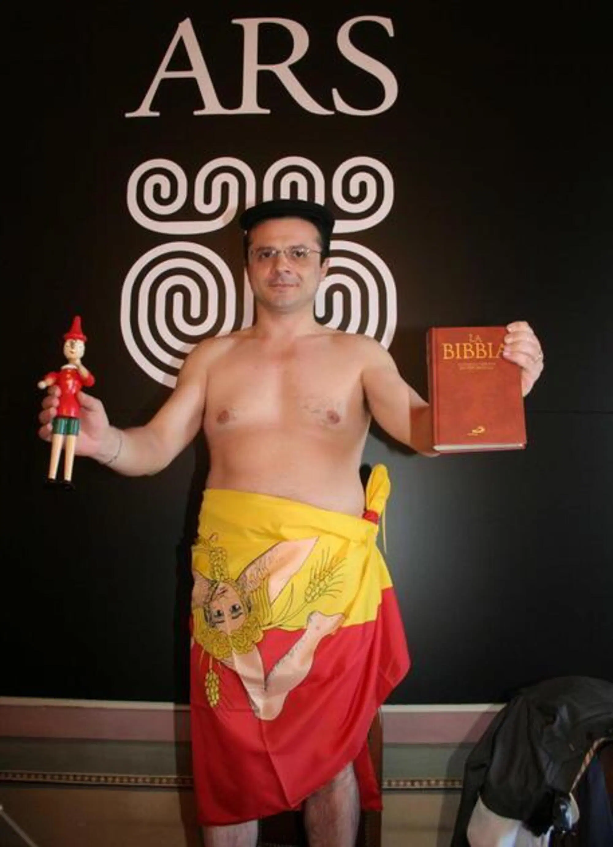 Cateno De Luca in protesta all'Ars perch&egrave; escluso dalla commissione Bilancio