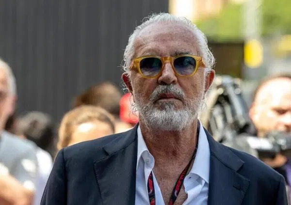 &ldquo;John Elkann? Gianni Agnelli non ne sarebbe contento&rdquo;: Flavio Briatore su Stellantis, Fiat (&ldquo;non &egrave; pi&ugrave; italiana. E le auto prodotte...&rdquo;), francesi, Giorgia Meloni e...