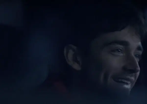 [VIDEO] Missione speciale Ferrari: Leclerc e Sainz diventano "ladri" per Peroni Nastro Azzurro