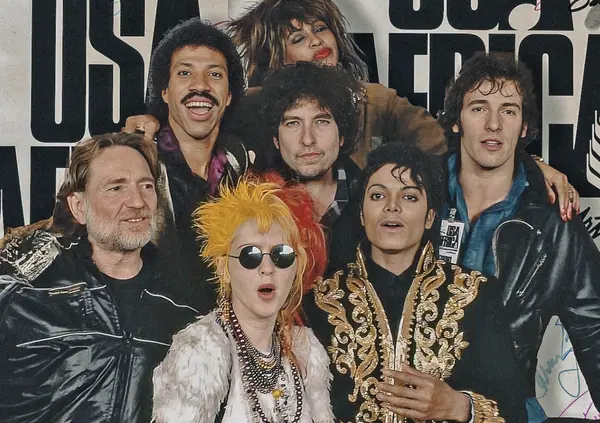 We Are the World, il serpente di Michael Jackson, Bob Dylan che fa il vago, Stevie Wonder in swahili: l'incredibile storia della notte che ha cambiato il pop &egrave; su Netflix