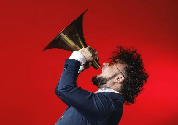 Sanremo, Melozzi: &ldquo;Anch&rsquo;io badante dell&rsquo;orchestra, ma la sinfonica e la Rai&hellip;&rdquo;. E su Damiano dei M&aring;neskin solista e la lobby autori&hellip; 