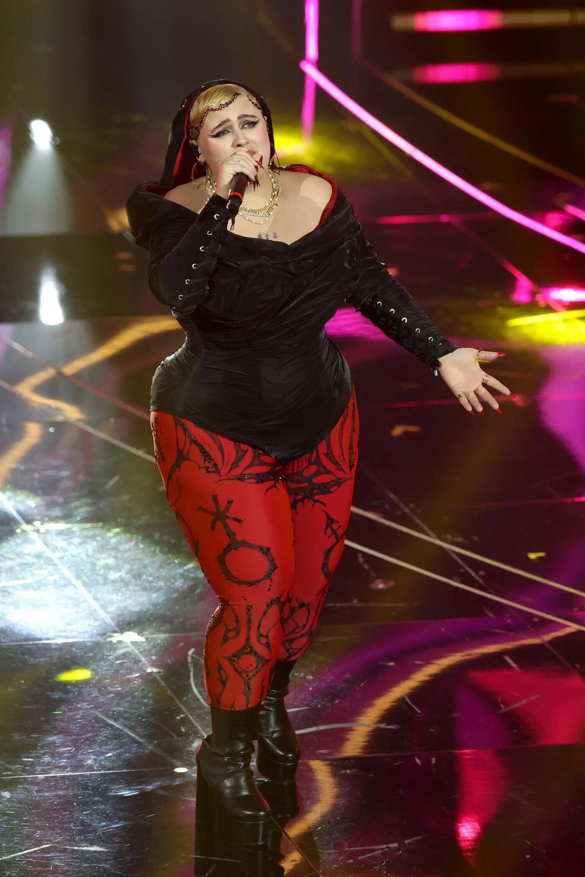 Bigmama durante l'esibizione nella seconda serata