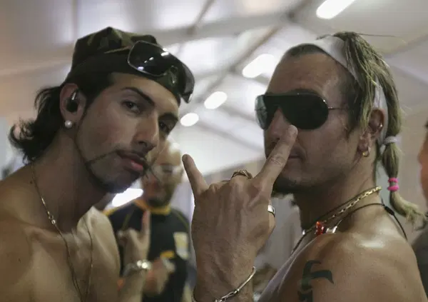 Gemelli DiVersi a Sanremo con Mr. Rain, ma dov'erano finiti? Ecco la storia della loro &ldquo;Mary&rdquo;, la ragazzina che fuggiva dalla violenza domestica [VIDEO] 