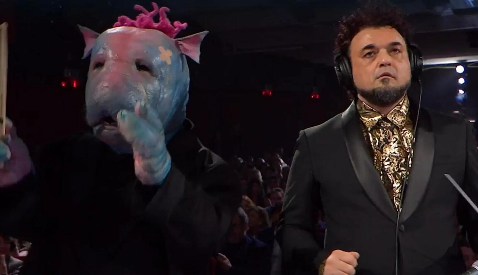 L'ippopotamo alieno di Ghali che dirige l'orchestra