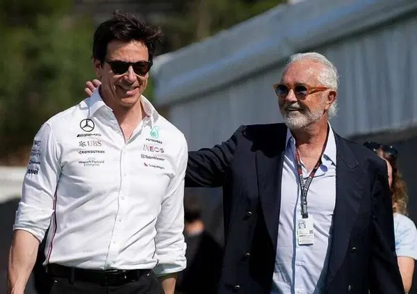 Ma cosa ci fanno Flavio Briatore e Toto Wolff insieme? Ecco la foto che potrebbe aver spoilerato il futuro della Mercedes (e di Fernando Alonso) in Formula 1