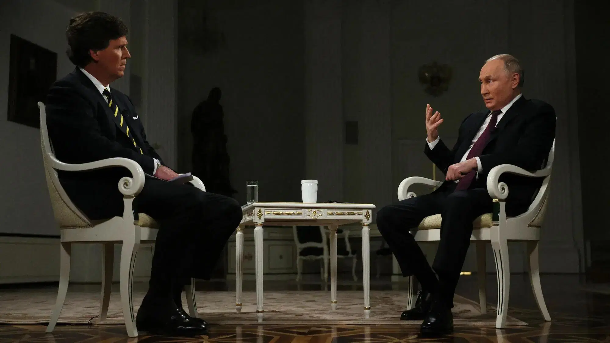 Vladimir Putin nel corso dell'intervista con Tucker Carlson