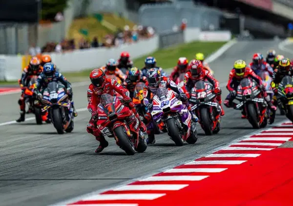 La MotoGP dichiara guerra ai leoni da tastiera: la mossa della FIM per fermare l'odio social contro i piloti