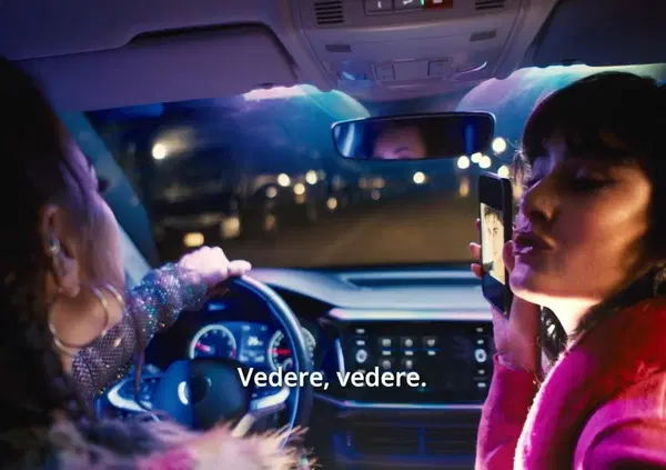 Pubblicit&agrave; sulla sicurezza stradale senza cinture: ma l&rsquo;avete visto lo spot del Ministero dei trasporti di Salvini con Elisabetta Gregoraci? [VIDEO]