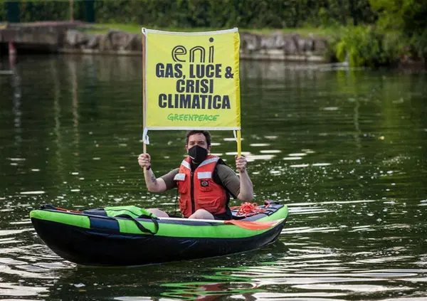 Eni &ldquo;minaccia&rdquo; la trasmissione Rai &ldquo;Petrolio&rdquo;. Sar&agrave; per l'inchiesta sulla relazione tra combustibili fossili e cambiamento climatico?