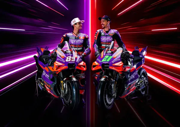 Il Team Prima Pramac 2024, una presentazione rivoluzionaria in Bahrein, Morbidelli e Mart&iacute;n che gongolano: "Ci voleva..."