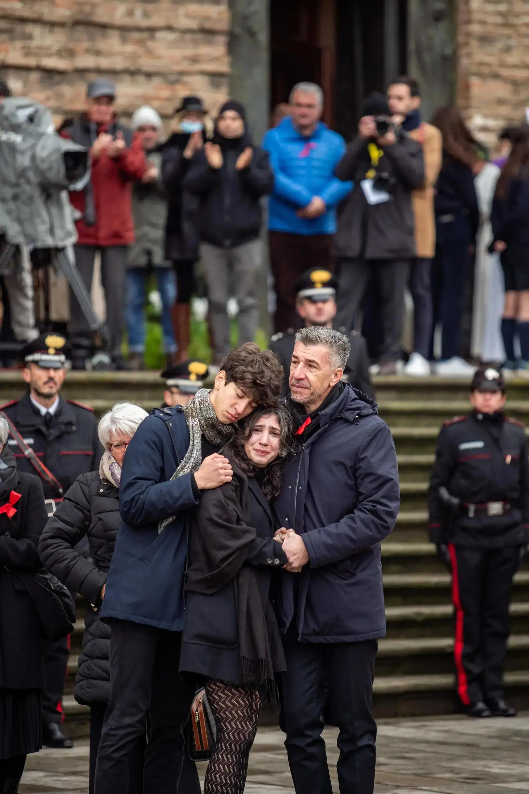 Gino Cecchettin con i figli al funerale di Giulia