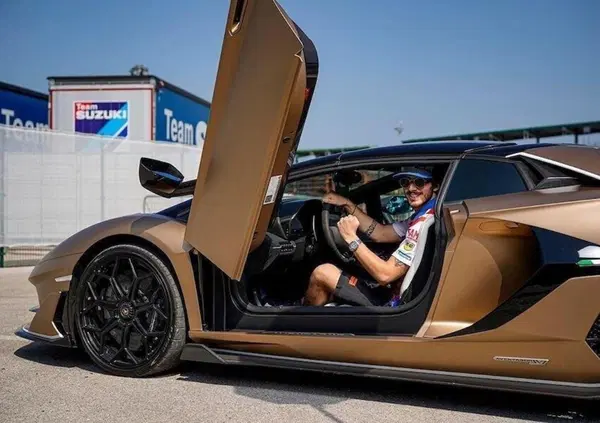 I conti in tasca a Pecco Bagnaia. Ecco quanto ha guadagnato e quanto guadagner&agrave; con il nuovo contratto: "Niente di faraonico"