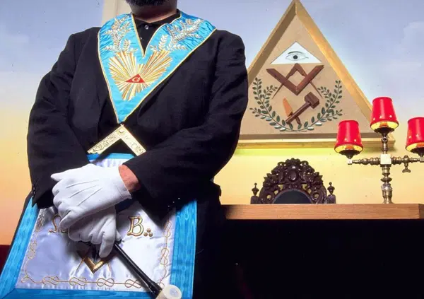 Tutti i complottismi nelle elezioni della massoneria: tra silenzio ufficiale e allarmi congiura, cosa succede al Grande Oriente d'Italia?