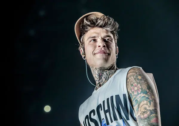 Ecco come Fedez, dopo la crisi del brand Ferragnez, torna alle origini rap per rifondare un'identit&agrave; social 