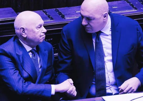 &ldquo;L'Italia &egrave; una repubblica fondata sul lavoro... di dossieraggio&rdquo;: il pi&ugrave; grande consulente di comunicazione politica (anonimo) racconta come stanno davvero le cose