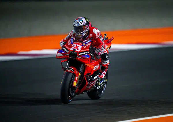 Enea Bastianini si gioca tutto con Marc Marquez e Jorge Mart&iacute;n e pu&ograve; farcela: "Sono stato conservativo per niente"