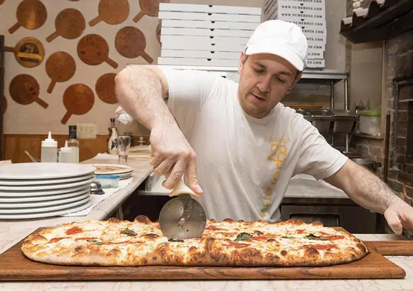 L'ultima degli ambientalisti? Prendersela con la pizza. E nella guerra alle emissioni potrebbe rimetterci la specialit&agrave; napoletana: ecco perch&eacute;