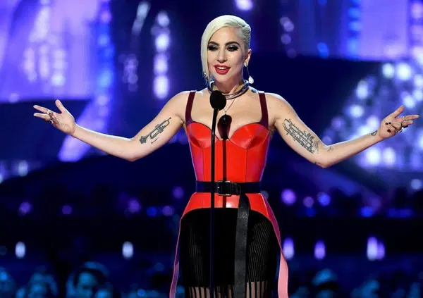 La fede di Patti Smith, l'amore Joan Baez-Steve Jobs e Lady Gaga: le Regine della musica raccontate da Ezio Guaitamacchi 