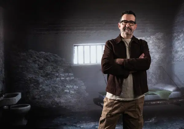 Luigi Pelazza ci racconta le carceri con "Blindati" e di quando rischi&ograve; di finirci per Guia Soncini. Mentre su Selvaggia Lucarelli...