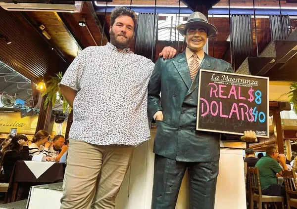 Com'&egrave; il dolce dell'uccello? Burbank ci racconta come si mangia a Montevideo: controfiletto cotto nel latte, cappelletti in salsa Caruso e...