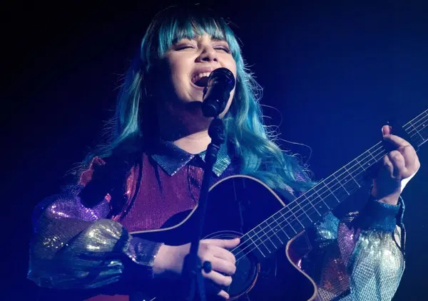 Ok, ma che caz*o sta succedendo alla pagina Facebook di Casadilego? E che c'entra Martina Giovannini di Amici? E che fine ha fatto Elisa Coclite dopo X Factor?