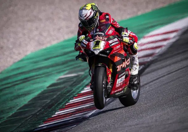 Domenica bestiale a Barcellona: Toprak "come Valentino Rossi su Lorenzo", Baustista che "si vendica", il primo crash di Iannone e...