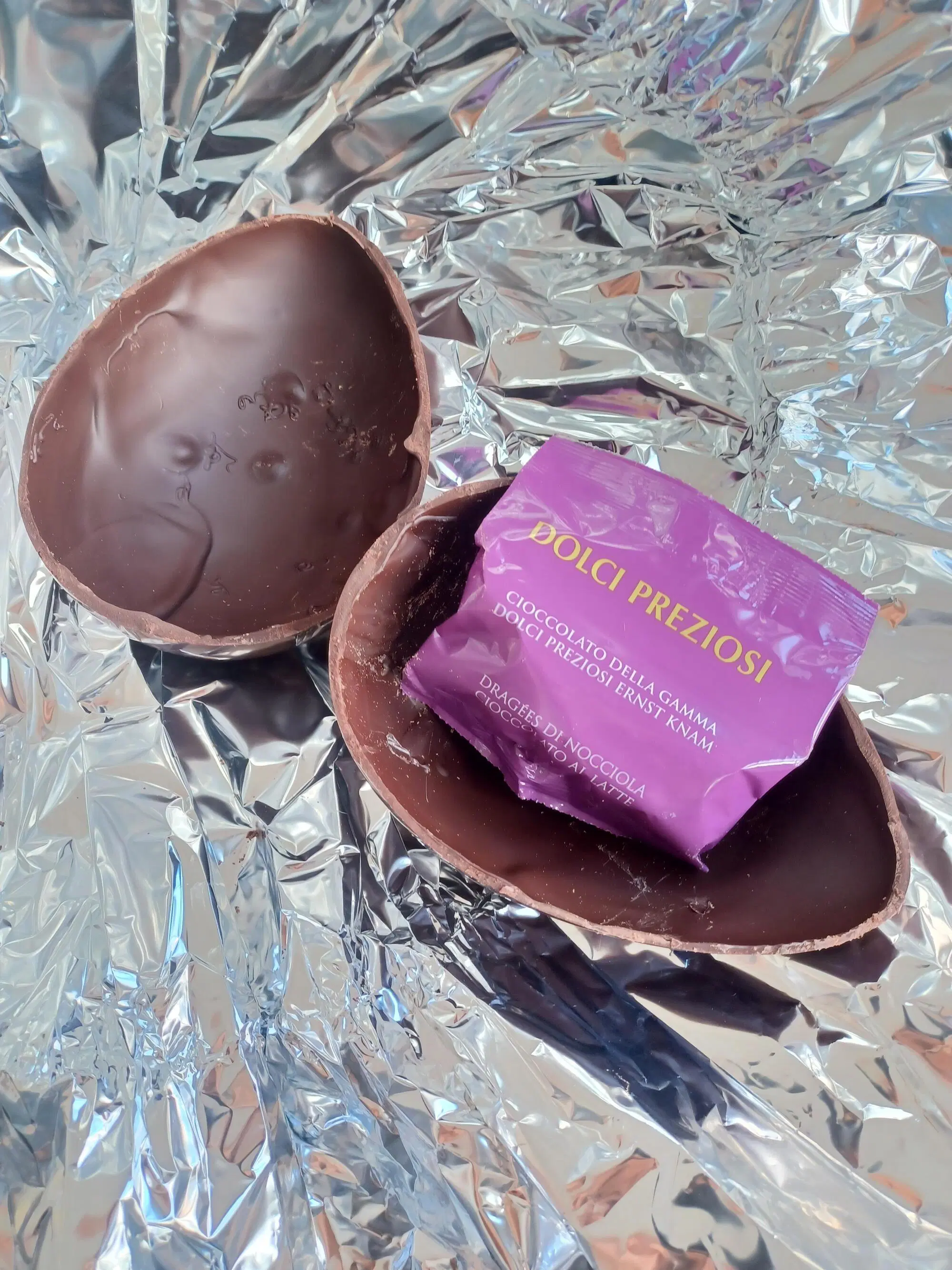 La sorpesa all'interno delle uova pasquali: le praline Dolci Preziosi