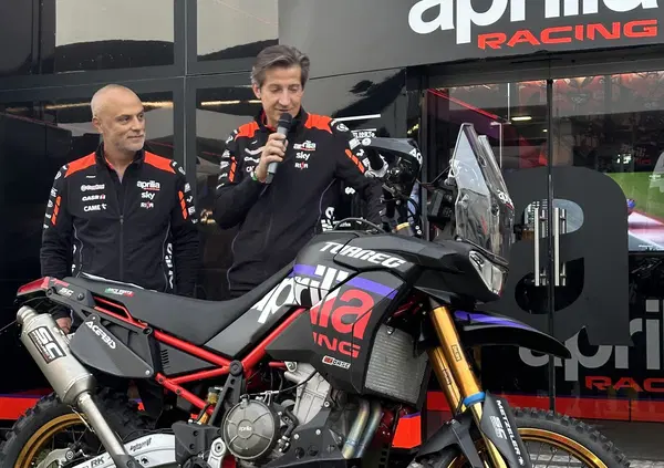 Prendi un'Aprilia Tuareg Racing e scrivi la storia dei rally: dall'officina dei Guareschi al paddock di Portim&atilde;o, la dual sport da corsa &egrave; pronta al 2024