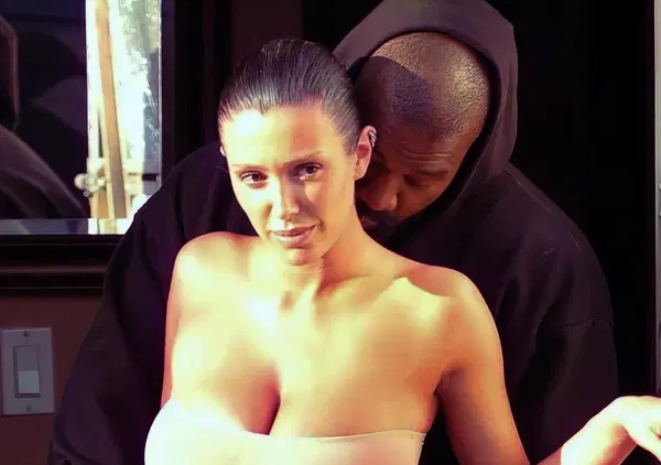 E se fosse Bianca Censori a usare Kanye West (o fosse arte)? Intanto denunciata l'ex moglie Kim Kardashian: ecco perch&eacute;