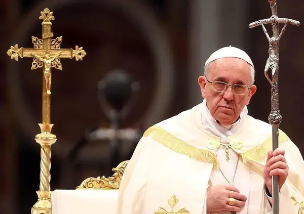 "Immagini di nudo". E Radio Maria viene oscurata sui social per Ges&ugrave; crocifisso. Tutto a posto?