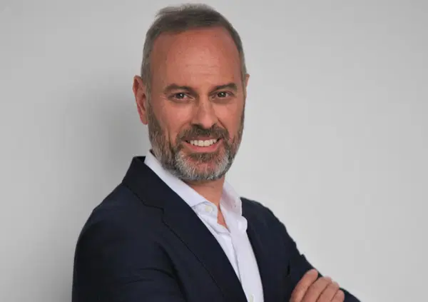 "Valentino Rossi e il Sic vendono di pi&ugrave;": l'ad di Dainese anche sulla "tuta made in Tavullia" e il "casco che spacca in Cina"