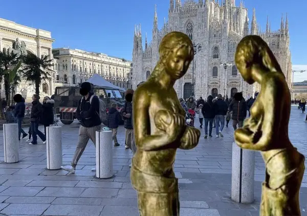 Milano ha un problema con le statue e le tette: da quando una donna che allatta &egrave; un problema?