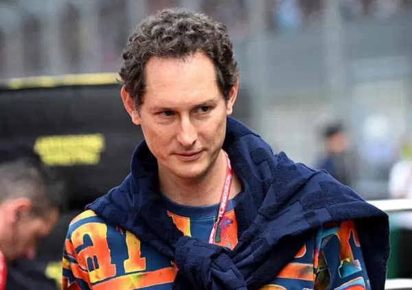 Okkio, i francesi si sono comprati l'Italia (Elkann e Stellantis compresi, e Repubblica...)