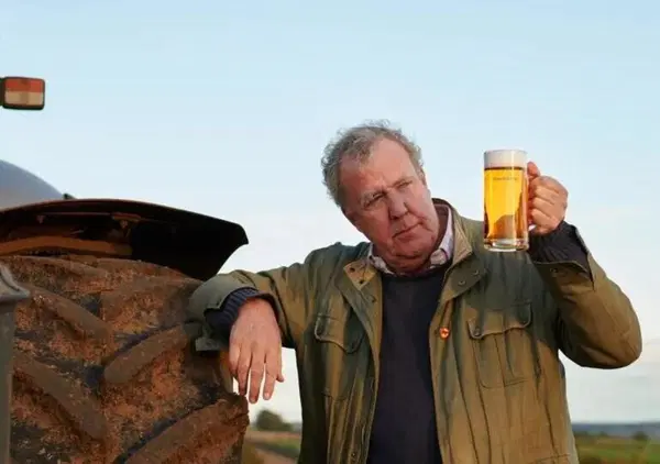 Jeremy Clarkson, da Top Gear a Top Beer, via fattoria? Ecco l&rsquo;ultima: che farm al pub...
