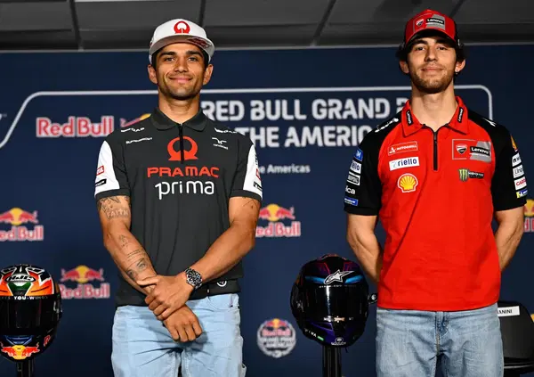 Bastianini e Bezzecchi si giocano l'Aprilia, l'ipotesi Honda per Jorge Mart&iacute;n: le ultime sul pazzo mercato piloti della MotoGP