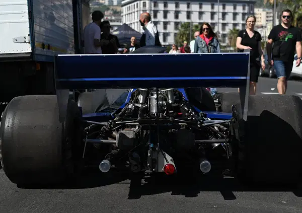 Gran Premio di Napoli: monoposto e ruote coperte sul lungo mare, cosa sta succedendo?